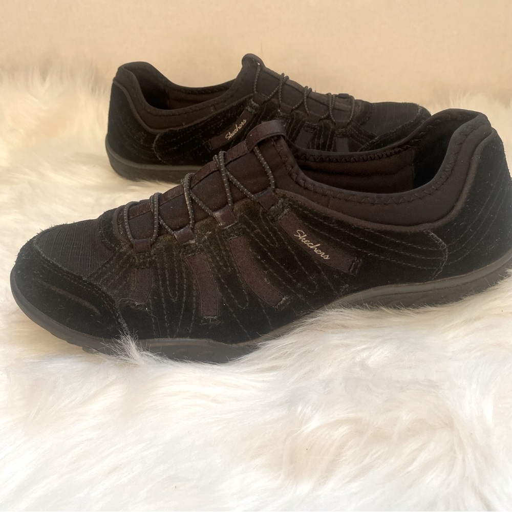 Skechers Breathe Easy Big Bucks Sneaker Shoe Slip On Relaxed Fit Black Women 9